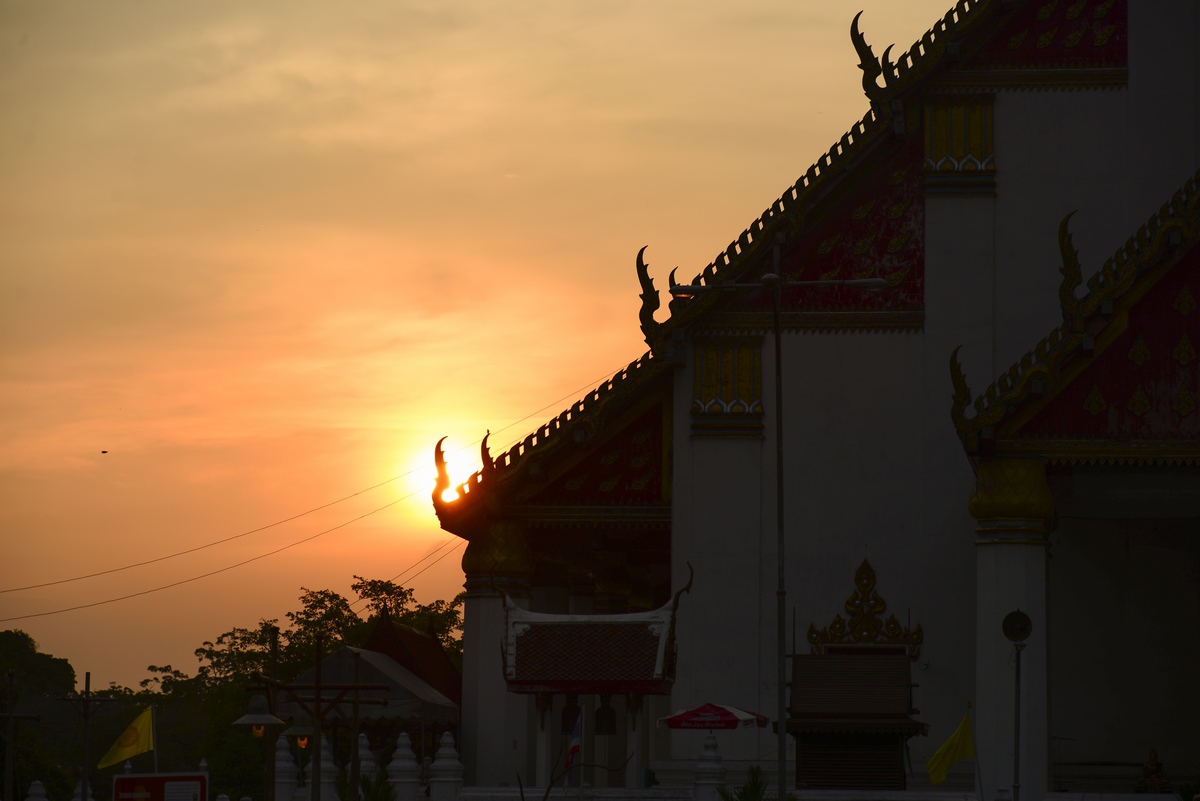 夕阳下的普斯善佩寺